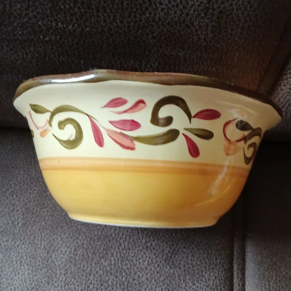 Gibson Everday Tuscan Design Bowls (2) Yellow, Green, Burgundy